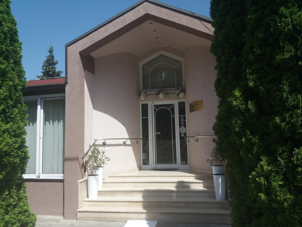 B&B Vila Bela Ruza Sremska Mitrovica Exterior foto