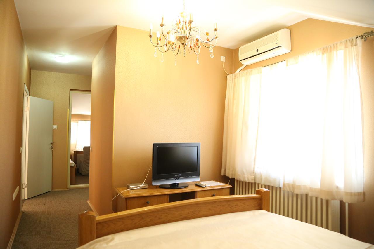 B&B Vila Bela Ruza Sremska Mitrovica Exterior foto