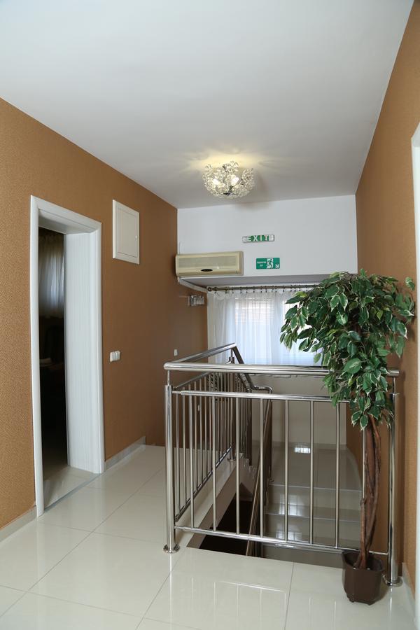 B&B Vila Bela Ruza Sremska Mitrovica Exterior foto