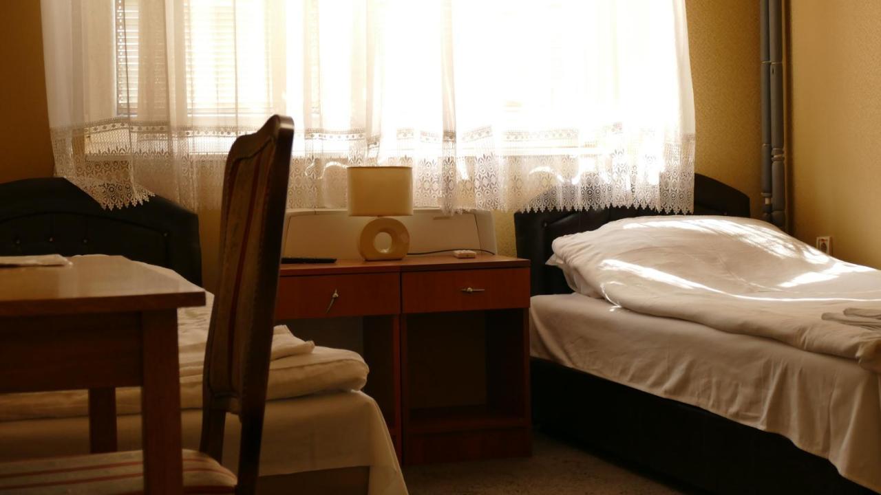 B&B Vila Bela Ruza Sremska Mitrovica Exterior foto